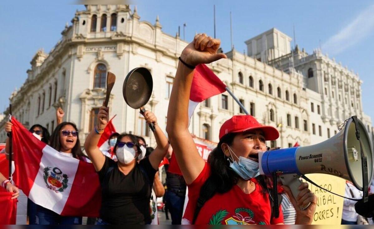 Congreso busca criminalizar protestas y propone hasta 10 años de cárcel por cubrirse el rostro
