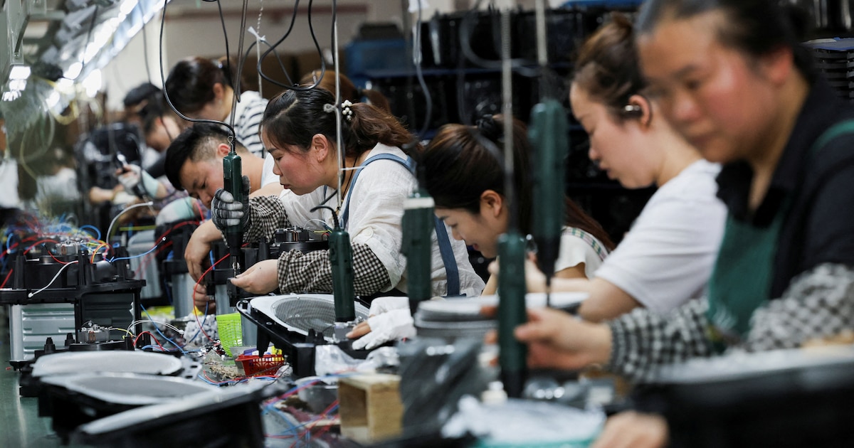 China enfrenta su peor caída en producción y ventas en más de un año, mientras la guerra comercial con EE.UU. sacude su economía por la dependencia