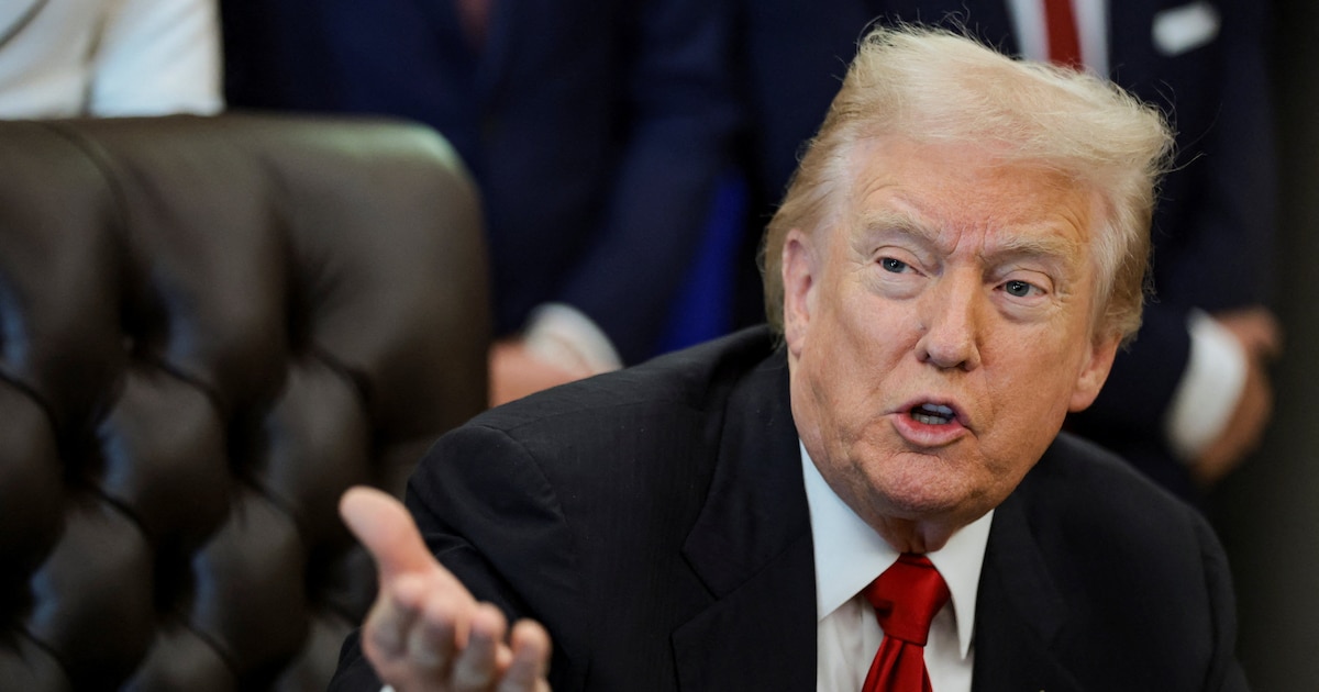 Trump firma decreto para eximir aranceles a alimentos y reducir precios en supermercados