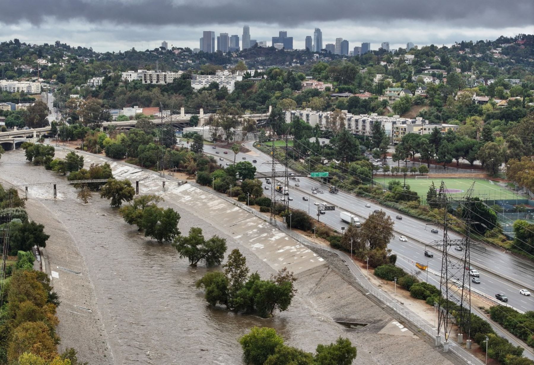 Alerta máxima en California: lluvias récord, evacuaciones y riesgo de deslizamientos en medio de la emergencia por inundaciones
