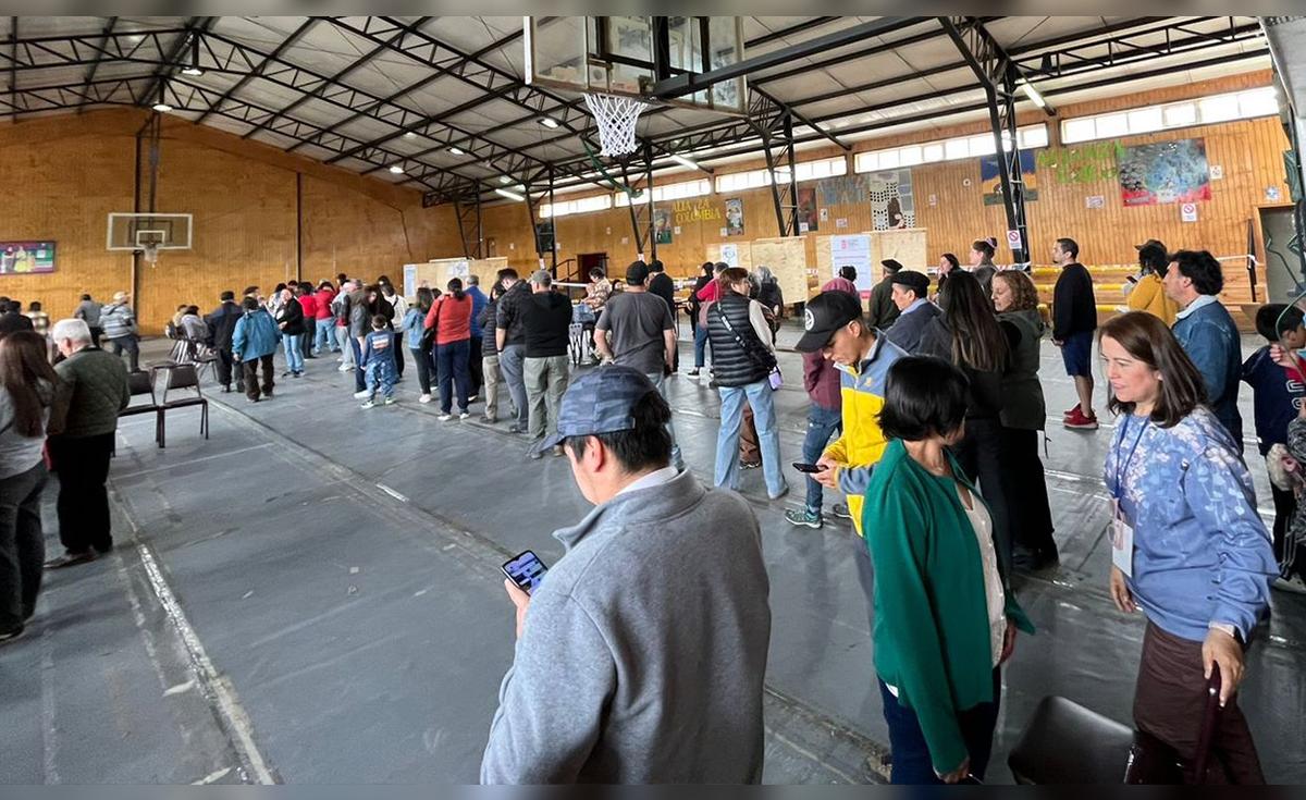 ¡Más de 15 millones votan en las elecciones históricas de Chile 2025 con extensión garantizada para ejercer su derecho!