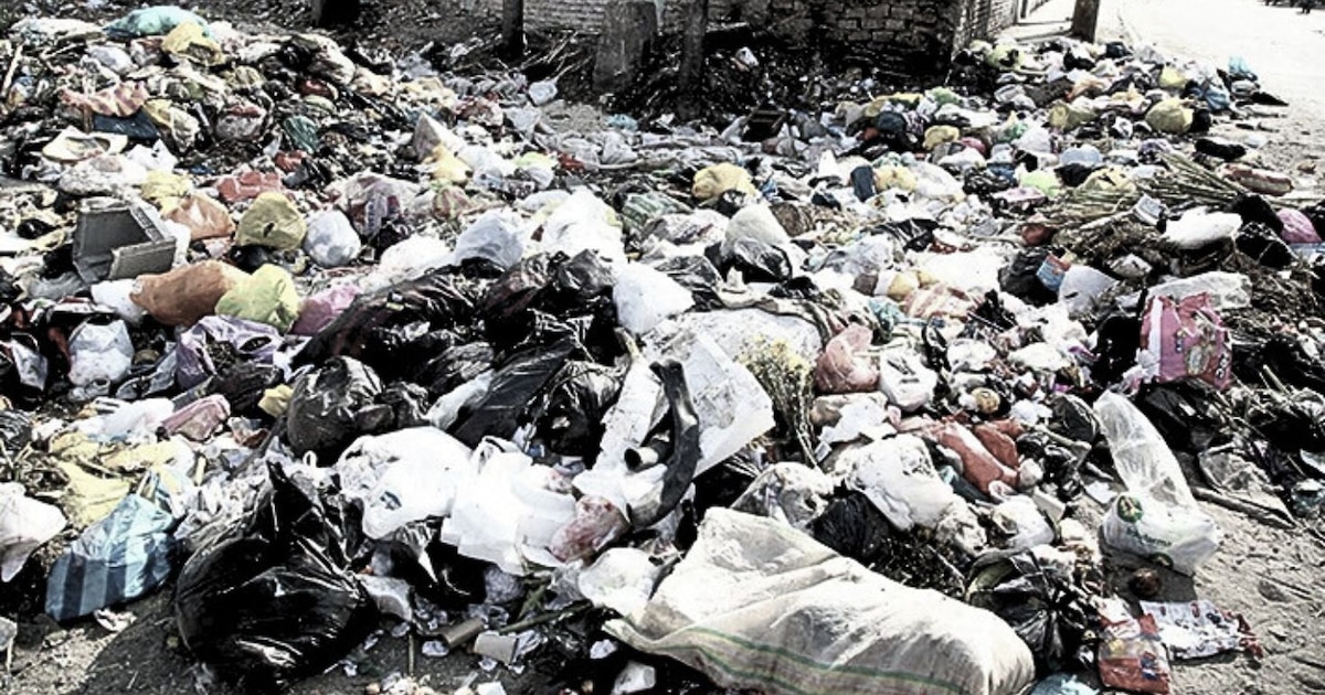 Distrito en Perú en emergencia por niveles récord de basura en sus calles