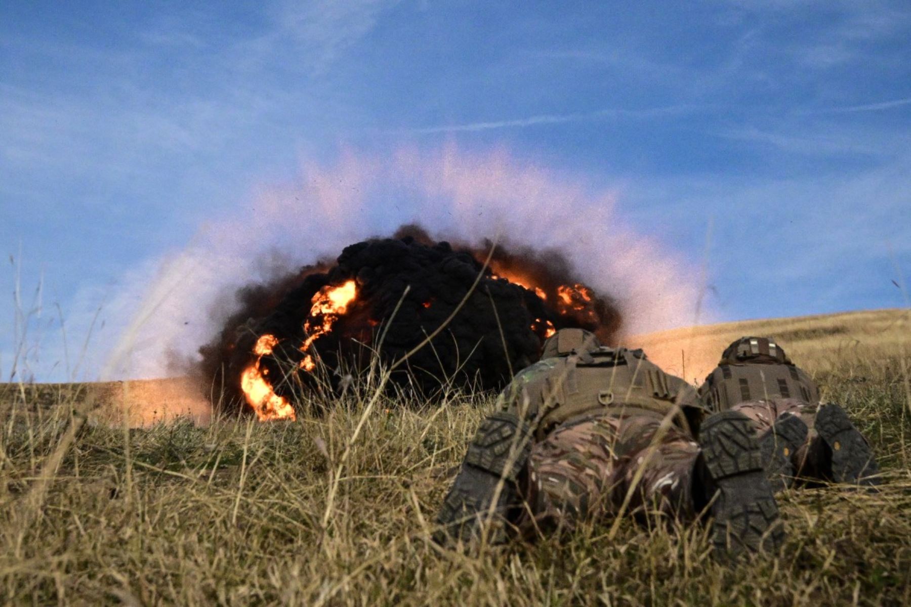 Rumania evacua pueblos por ataque ruso que incendia buque con gas en frontera ucraniana