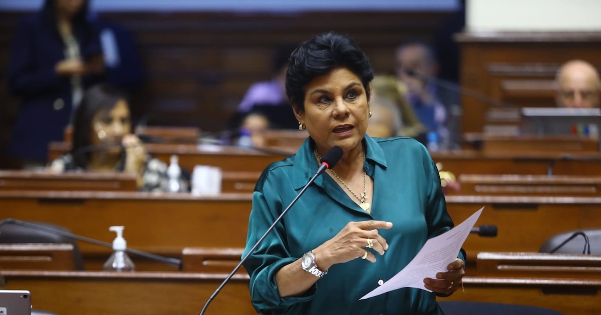 Norma Yarrow destina su bono navideño a entregar regalos a niños necesitados