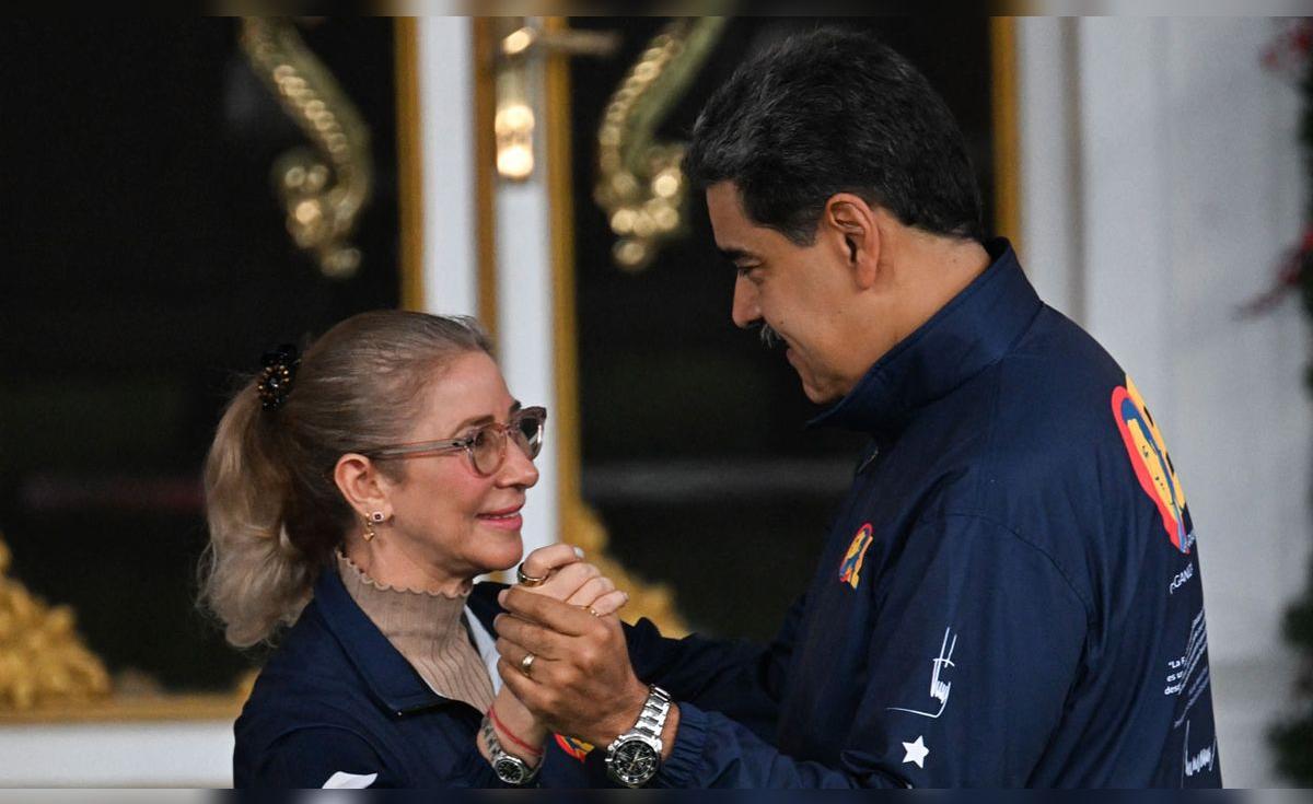 Maduro desafía a EE. UU. bailando rumbas y pidiendo paz en un acto vibrante con estudiantes venezolanos