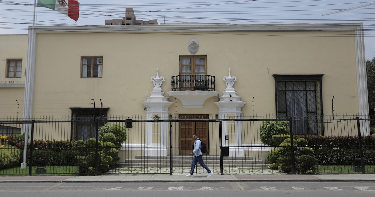 Presentan recurso de hábeas corpus para evitar ingreso policial a embajada de México y arresto de Betssy Chávez