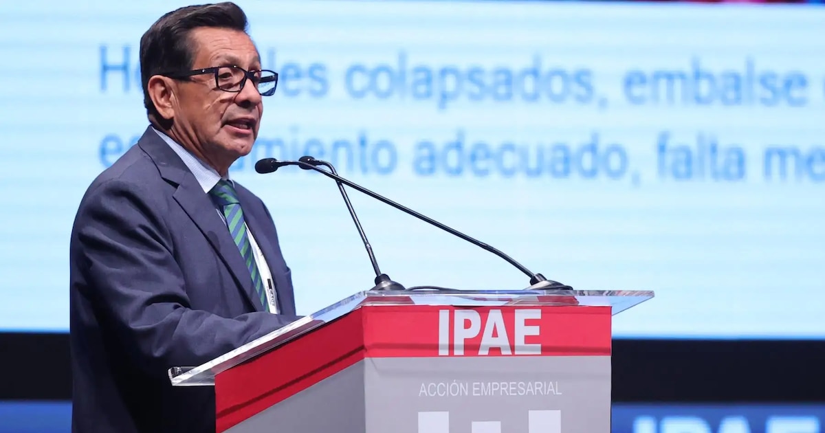 Exministro Fernando Barrios advierte que estancamiento estatal amenaza el progreso social en CADE 2025