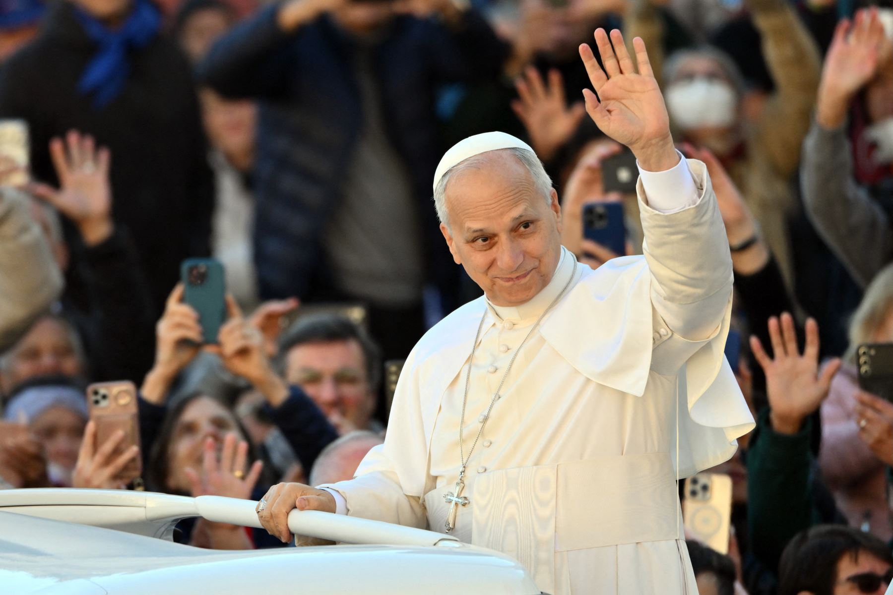 ¡Papa León XIV insta al alto el fuego en Ucrania y celebra las negociaciones por la paz!