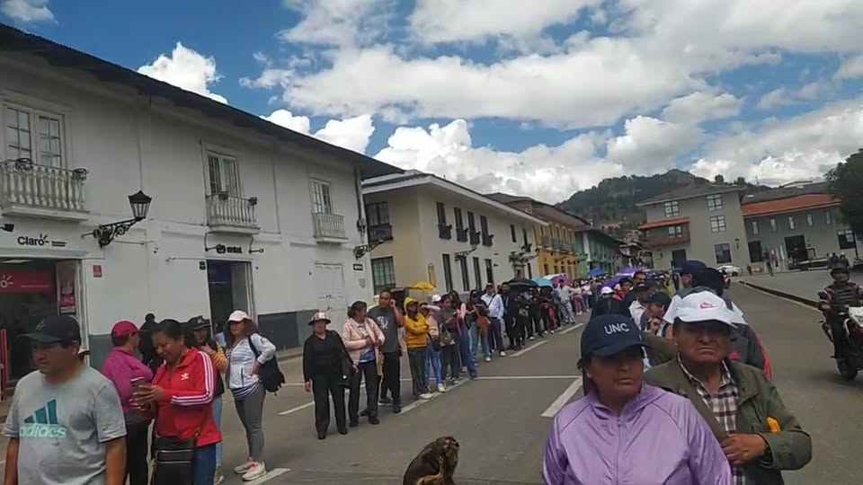 Trabajadores de Cajamarca protestan contra modificación en ley de presupuestos