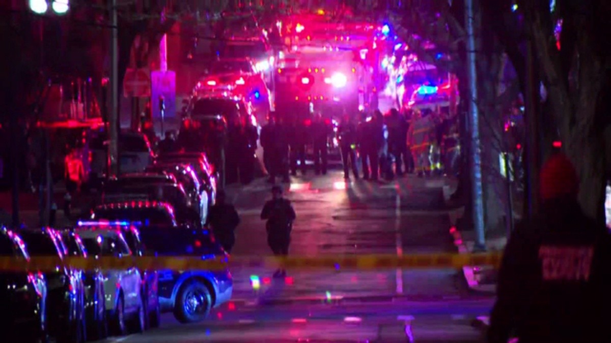 Sospechoso prófugo tras tiroteo en Universidad de Brown que dejó dos muertos y ocho heridos graves