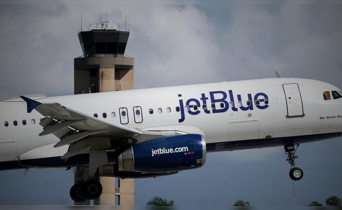 Piloto de JetBlue evita colisión con avión militar estadounidense cerca de Venezuela y denuncia situación escandalosa