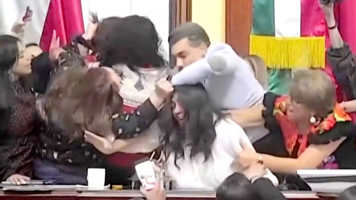 Video captura pelea intensa entre parlamentarias en el Congreso de México
