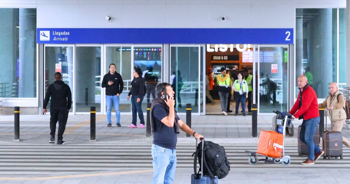 Bloomberg denuncia cancelaciones en Jorge Chávez por cobro de TUUA y fallas en gestión aeroportuaria