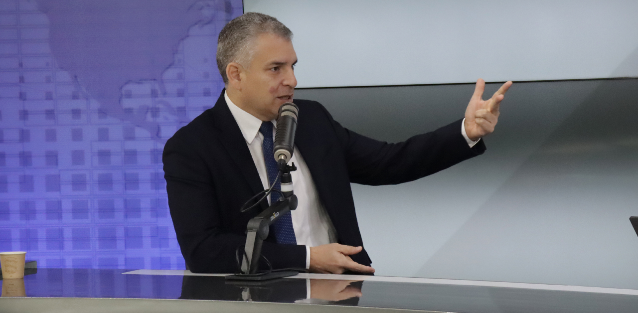 Rafael Vela aclara que no busca interés político y fija plazo para participación electoral