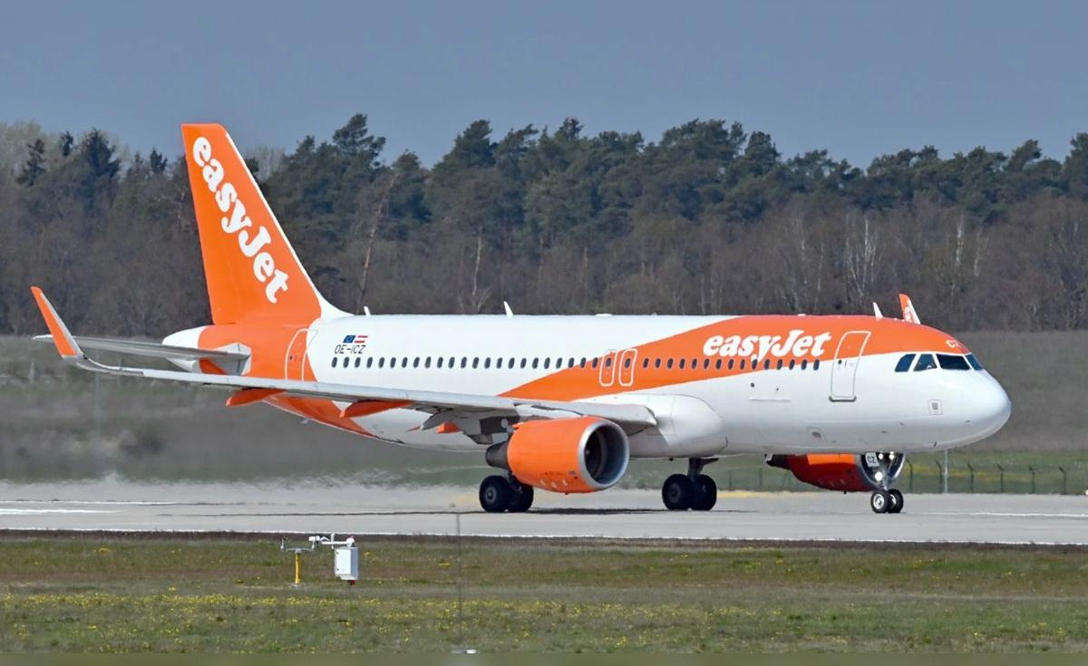 Familia intenta abordar con abuela fallecida en vuelo: alegan que «está cansada»