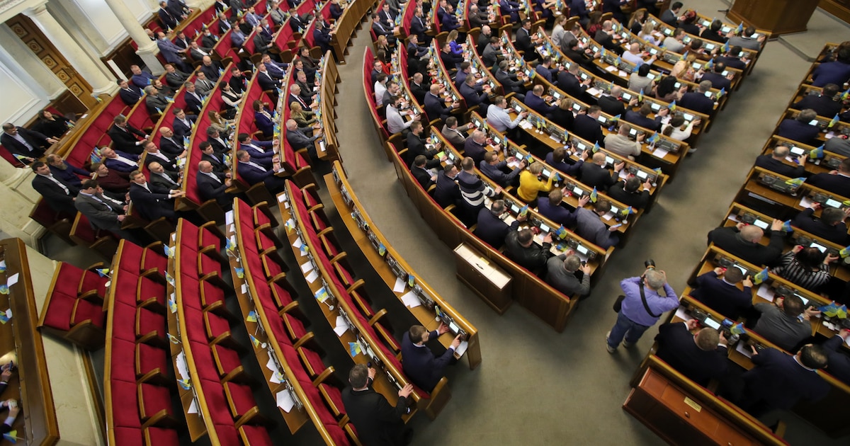 Parlamento de Ucrania evalúa convocar elecciones presidenciales en medio de negociaciones de paz