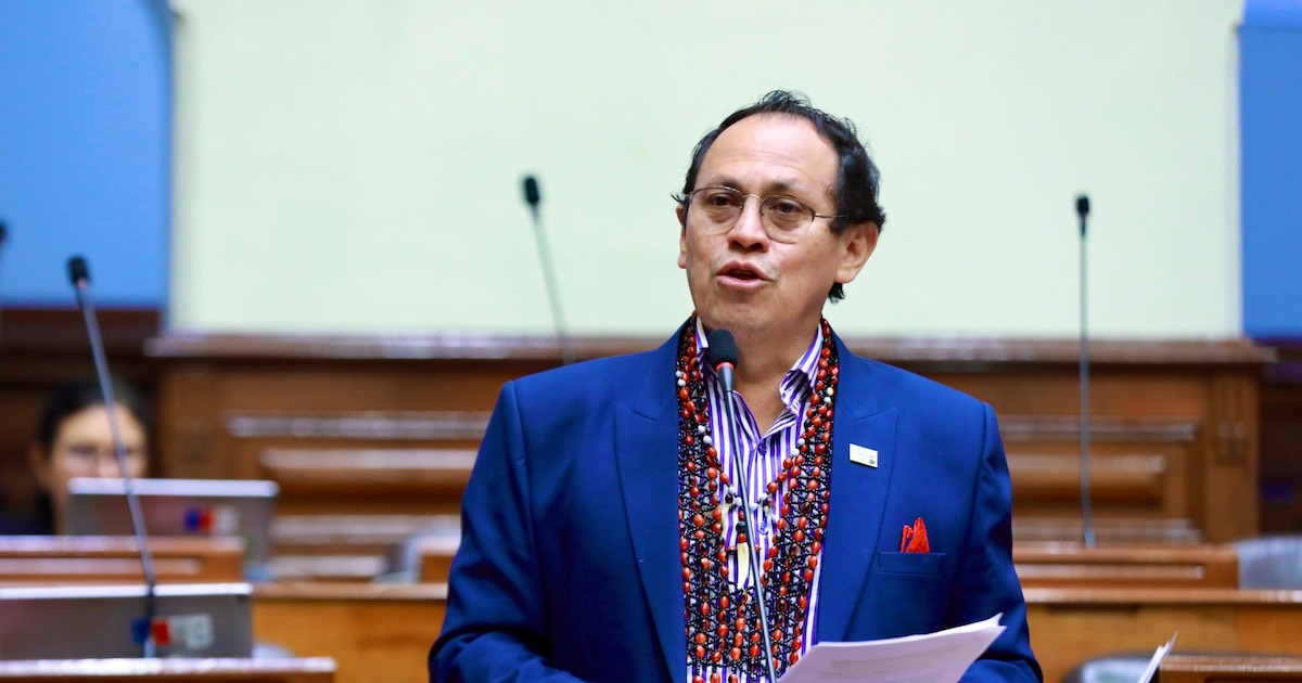 Congresista Segundo Montalvo llora durante debate por Pronabec: «Soy mototaxista, no millonario