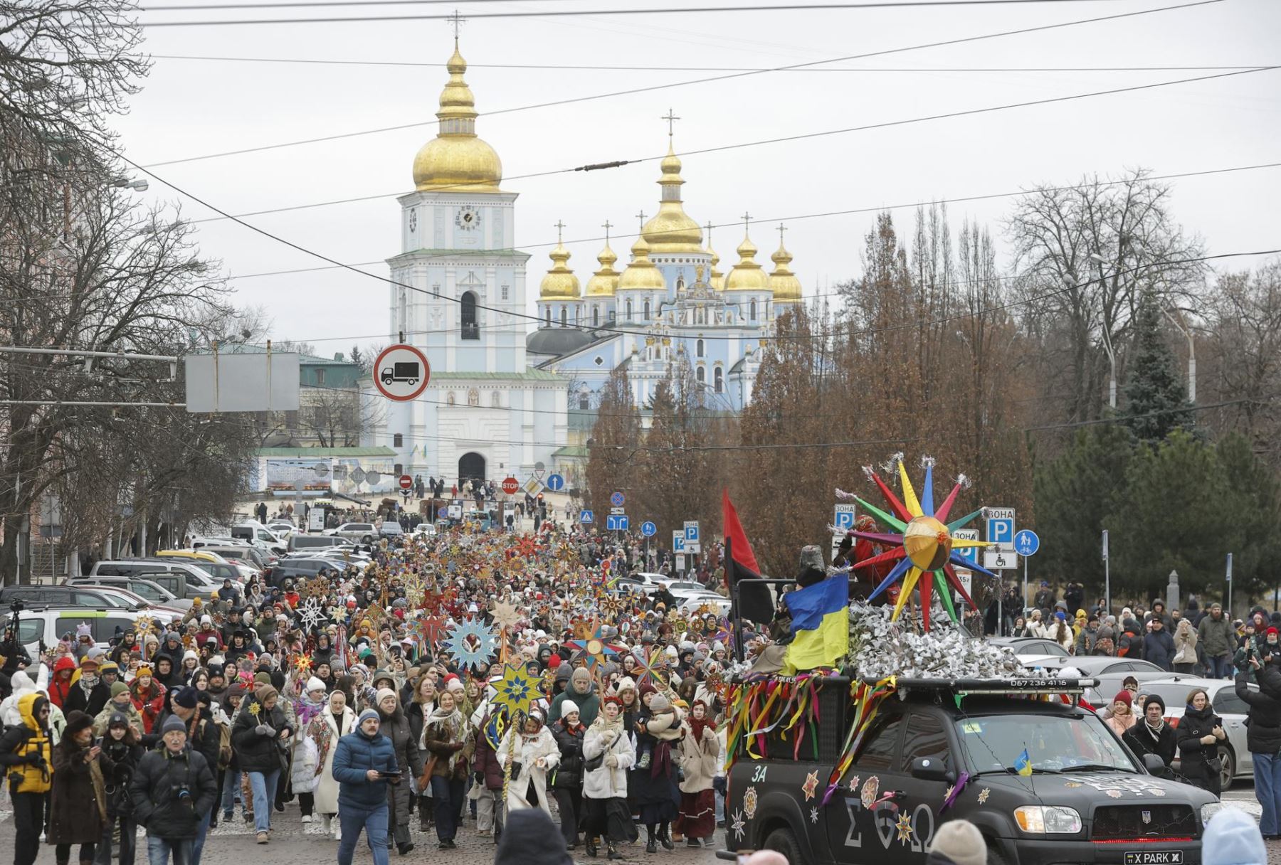 Ucrania celebra su cuarta Navidad en guerra bajo ataques rusos y escasas perspectivas de paz