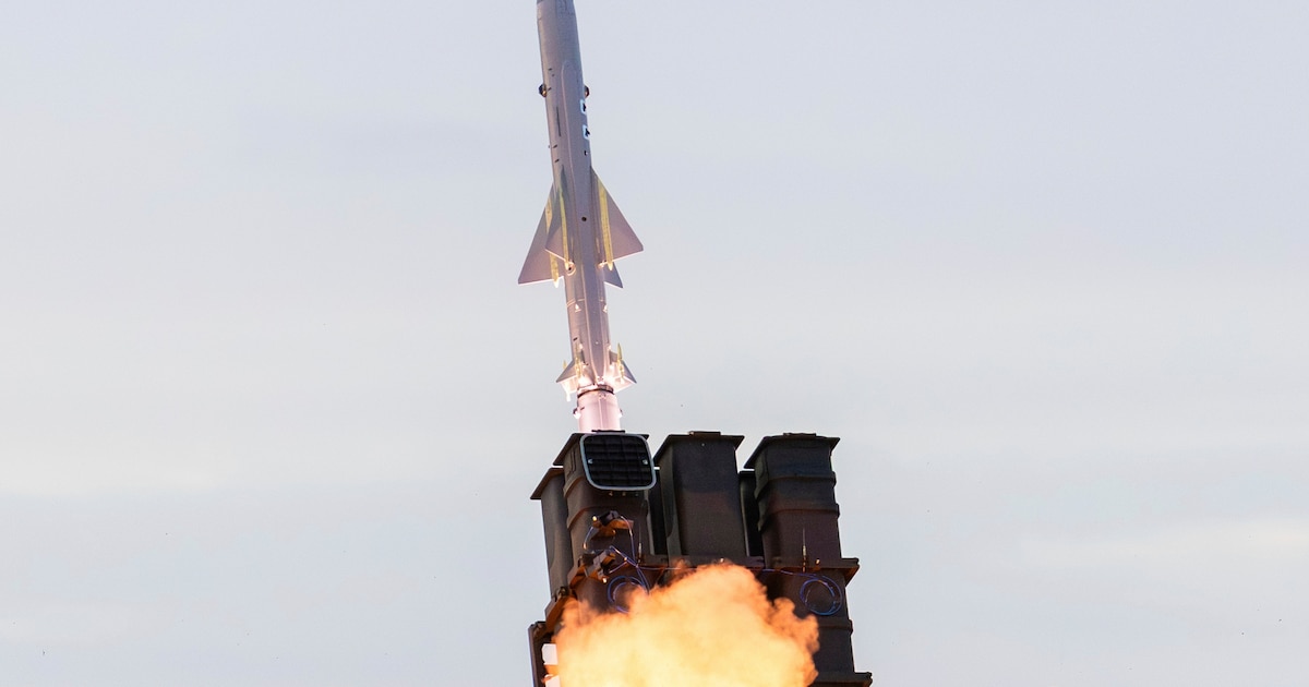 Japón aprueba presupuesto de defensa récord de 58 mil millones de dólares para 2026 ante tensiones con China