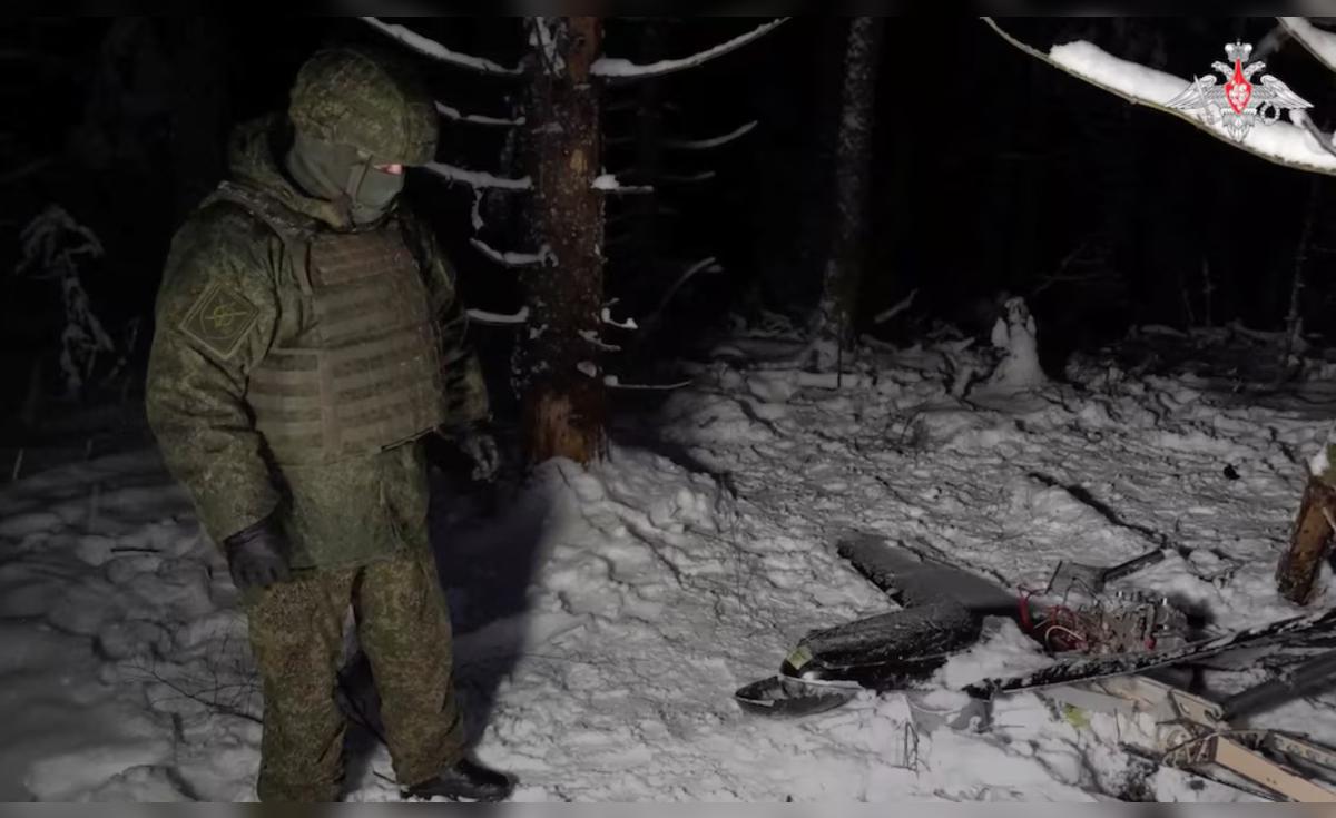 Rusia muestra restos de un dron del supuesto ataque de Ucrania contra la residencia de Putin