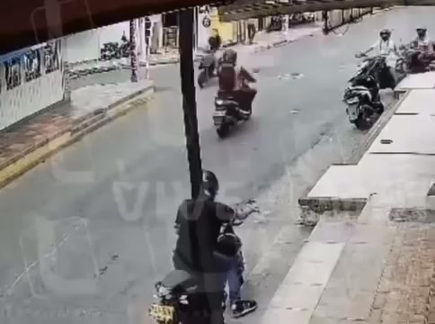 Héroe local frustra robo y derriba a delincuentes en Tarapoto con patada voladora