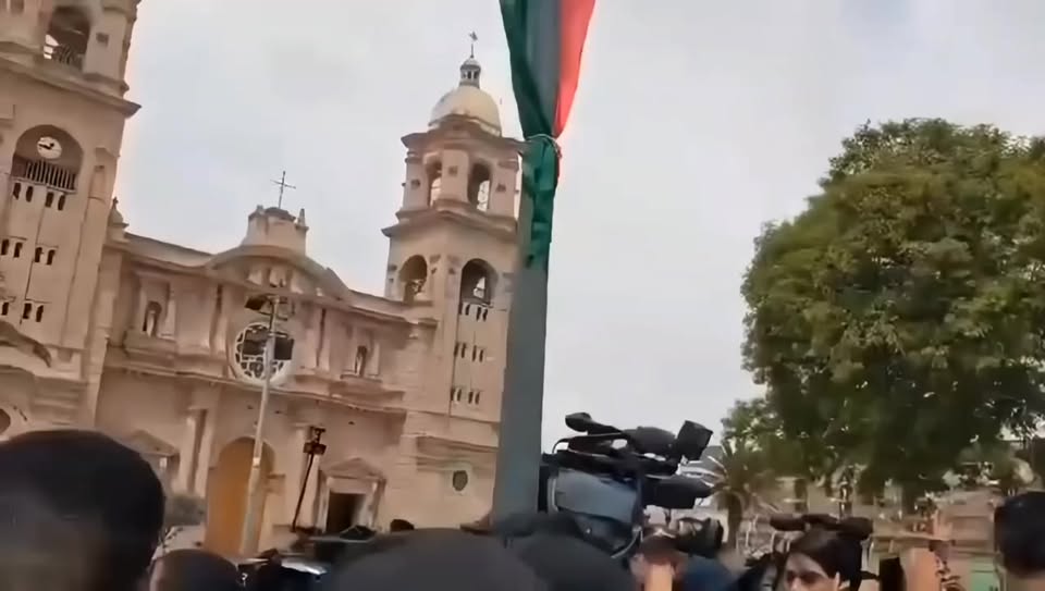 Escolta presidencial maltrata y retira de forma brusca a periodista en Tacna