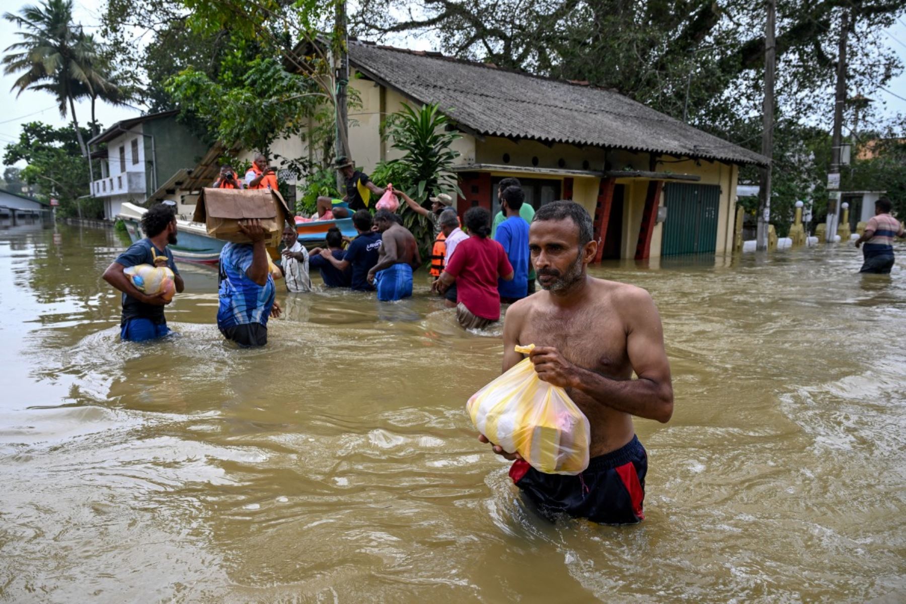 Sri Lanka eleva a 334 muertos y 370 desaparecidos por intensas inundaciones