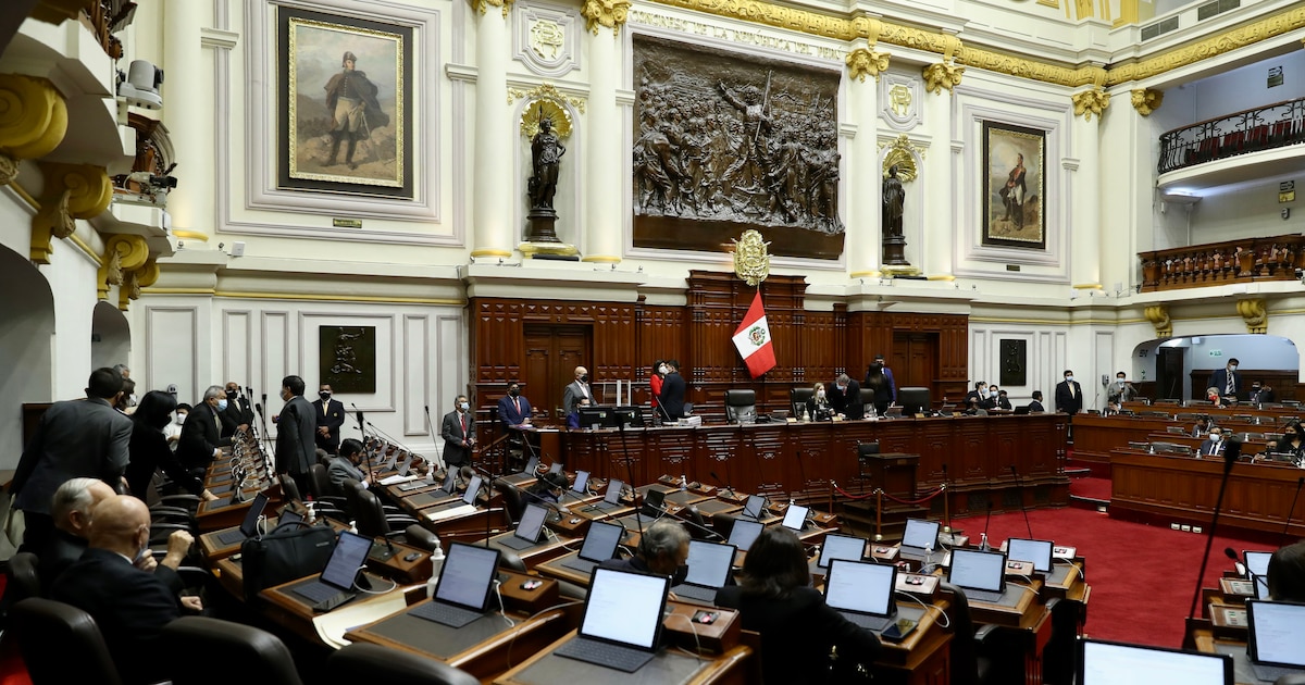 Congreso aprueba suspender viáticos y pasajes a parlamentarios y asesores en campaña electoral
