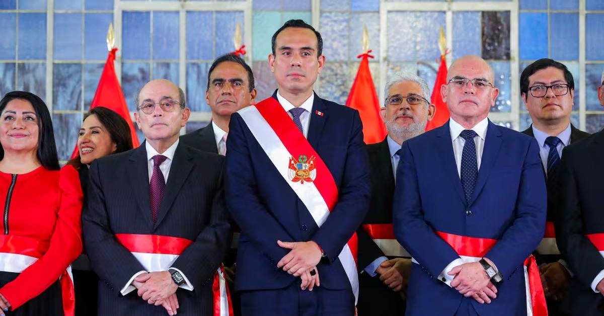 Presidente José Jerí y ministros viajan a Ecuador para reunión binacional