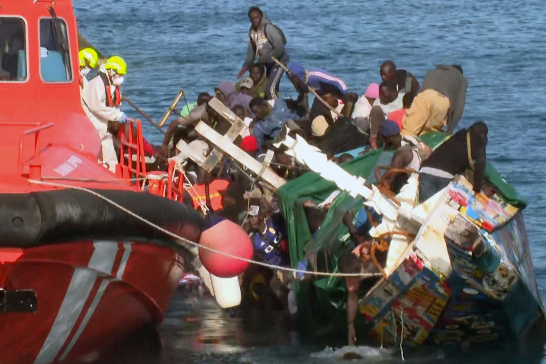 Cuatro muertos por el fuerte oleaje en las islas Canarias