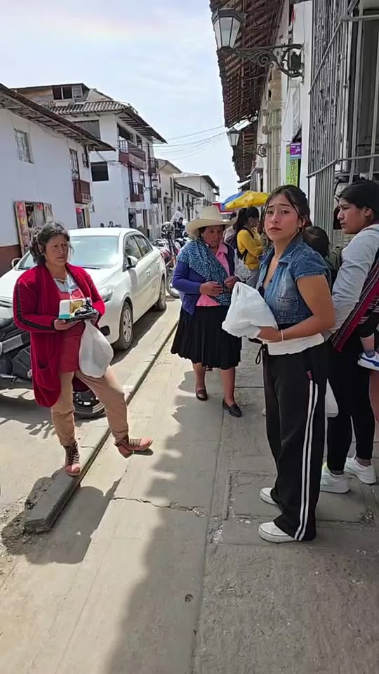 Padres de familia reclaman por tortas dañadas en Cajamarca
