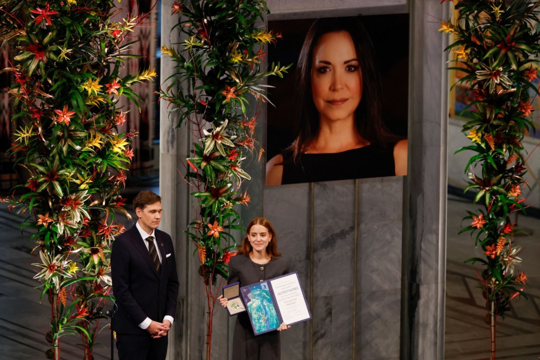 Ana Corina Sosa, hija de María Corina Machado, recibe en Oslo el Nobel de la Paz en nombre de su madre