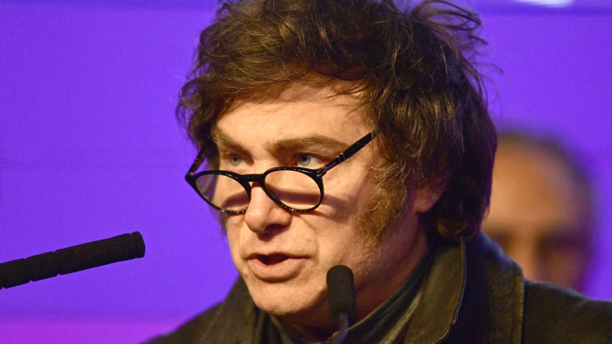 Milei impulsa polémica reforma laboral en Argentina con «banco de horas» y pago en especies