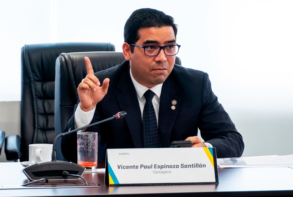CONSEJERO DE SUNEDU DEFIENDE SU DESIGNACIÓN Y DENUNCIA INTERESES POLÍTICOS EN LA INSTITUCIÓN